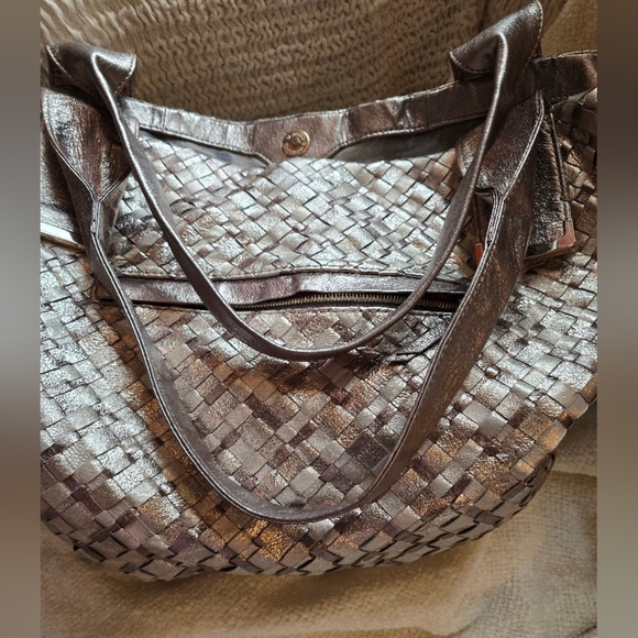 Chic Metallic Elliot Lucca Woven Tote Bag - Picture 4 of 6